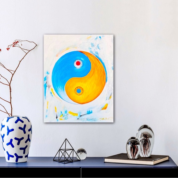 Yin-yang Adorn with 26 Swarovski Crystal stones. - Picture 1 of 6